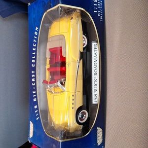 1949 Buick Roadmaster Convertible. 1:18 Scale Die-cast Model Car by MotorMax